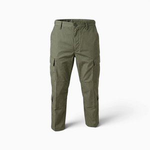 Pantalón táctico militar verde oliva antirasgo ripstop para escoltas de la UNP y fuerzas especiales en Colombia.