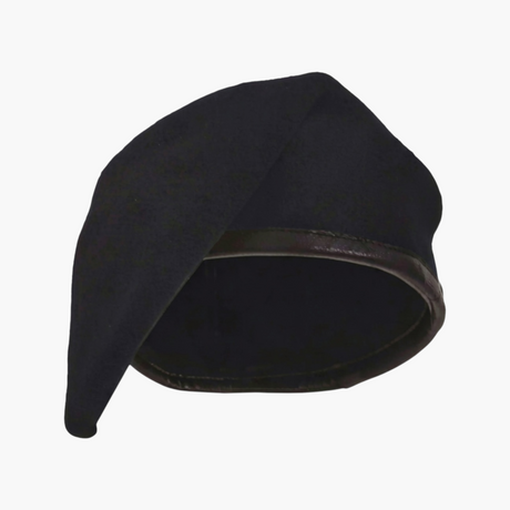 Boina militar negra de lana para uso táctico, fuerzas especiales y gala en Colombia. Diseñada para alto rendimiento.