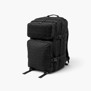 Morral táctico negro de 40 litros con sistema MOLLE para uso militar, policial y actividades outdoor.